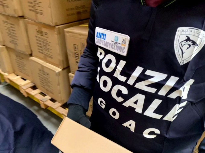 Maxi sequestro di giocattoli di Halloween e di Natale pericolosi