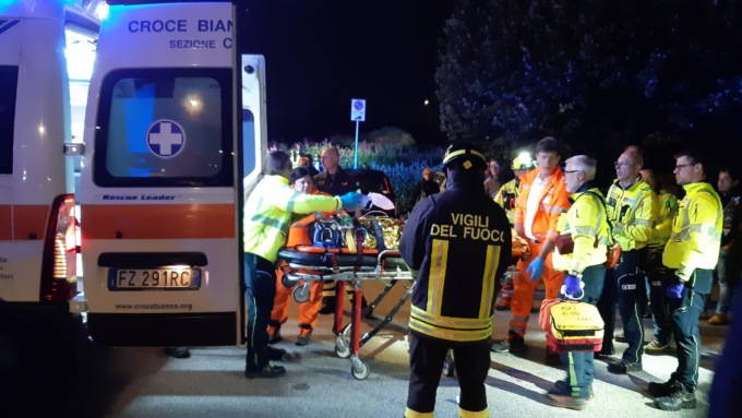 Cade dal tetto di una palazzina, gravissimo un uomo di 48 anni