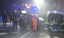 Impressionante scontro a Cernusco sul Naviglio, sul posto due ambulanze, un'automedica, Carabinieri e Vigili del fuoco