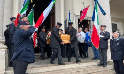 Gorgonzola ha detto addio al "suo" maresciallo: chiesa gremita per l'ultimo saluto a Mauro Parolini