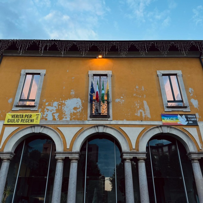La bandiera della Pace sventola sul Comune di Cologno Monzese