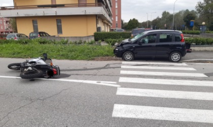 Schianto auto moto, due persone in ospedale