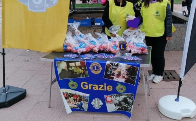 Con una mela a Cernusco sul Naviglio e Pioltello si può aiutare chi è in difficoltà