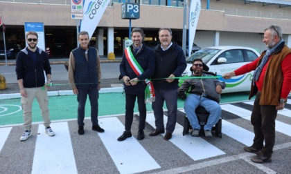 Cogeser inaugura due nuove stazioni di ricarica elettrica, le prime in un centro commerciale