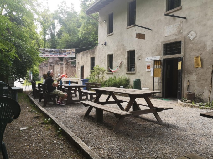 Uno storico punto di ristoro lungo l’Adda chiude per colpa della frana sull’Alzaia