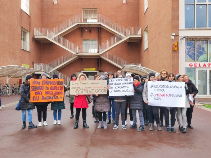Gli educatori dei nidi di Pioltello rivendicano i loro diritti: “Adeguamenti per i contratti”