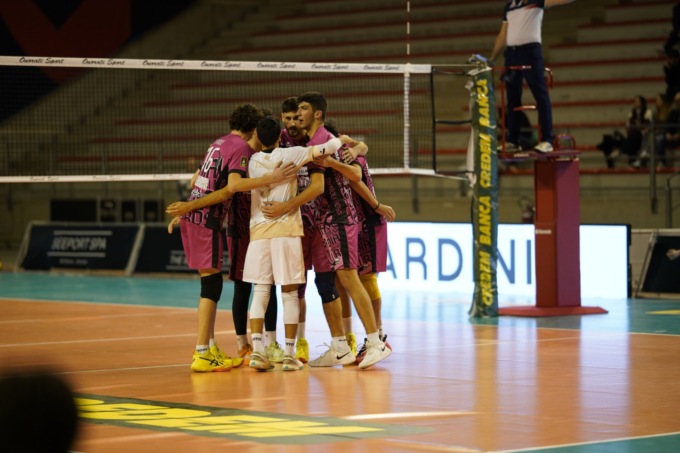 Un altro punto per i Diavoli Rosa, ma la prima vittoria ancora non arriva