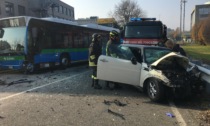 Pauroso frontale con un autobus, tre feriti soccorsi in codice rosso