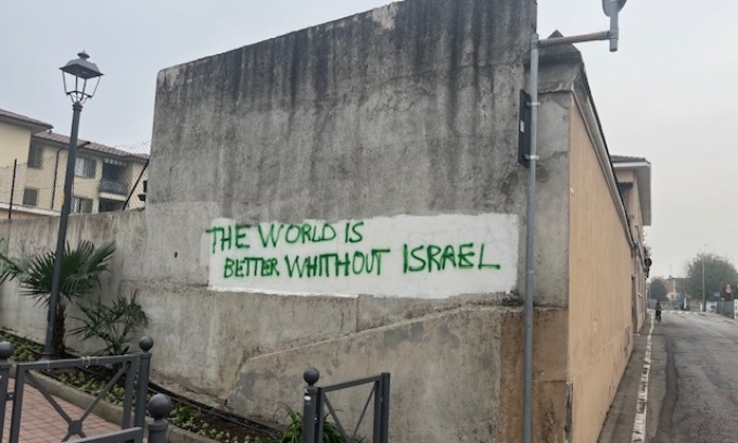 Scritte antisemite, nel mirino anche il sindaco di Rivolta d’Adda