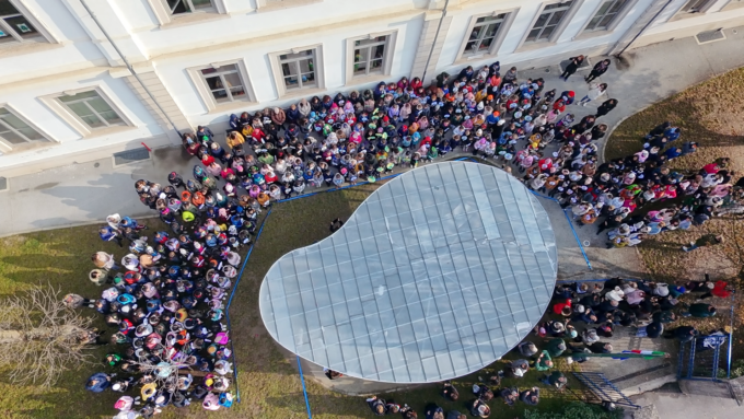 Un flashmob alla scuola primaria Grazia Deledda di Gorgonzola nel nome di Giacomo Puccini