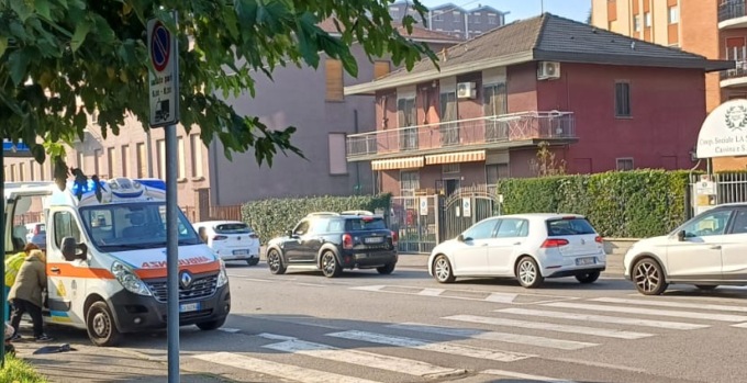 Scontro tra un’auto e una moto a Cassina de’ Pecchi