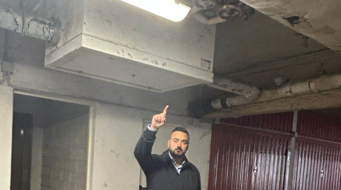Appartamenti alle case Aler di Cernusco sul Naviglio abbandonati ai piccioni