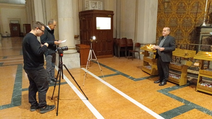 Ciack si gira, l’arcivescovo Delpini nella chiesa di Cernusco sul Naviglio per i “Kaire”
