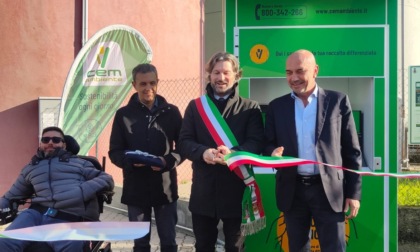 Taglio del nastro a Vignate per i distributori di Ecuosacco e Multipak di Cem