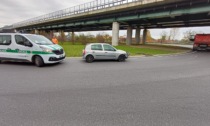 Auto contro bilico sulla rotonda di Melzo: interviene la Polizia Locale