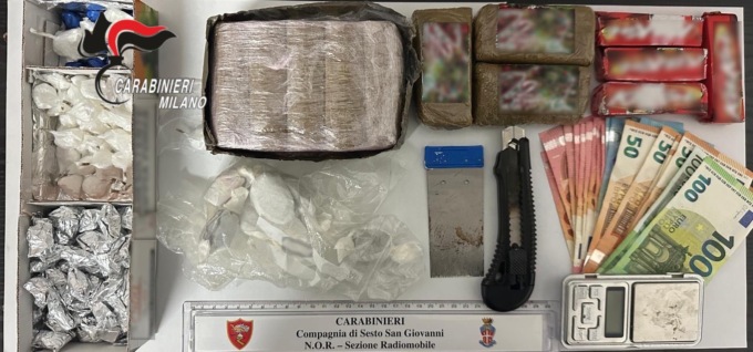 Aveva oltre un chilogrammo di droga in casa: arrestato