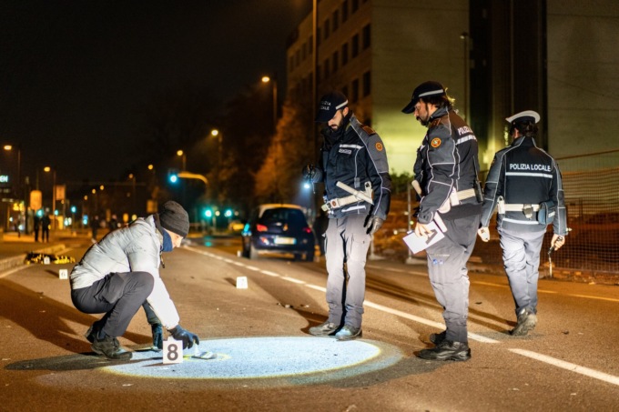 Investe un motociclista e scappa, denunciato pirata della strada
