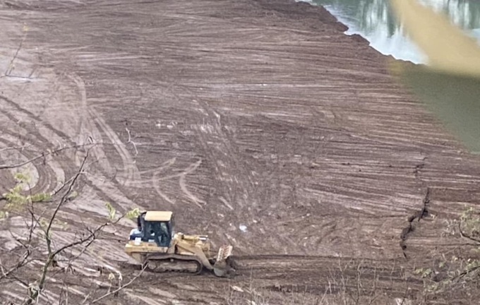 L’interramento del lago di Cava Gabbana andrà avanti fino a maggio