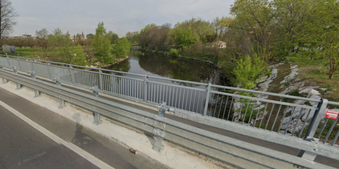 Perde lavoro e casa, minaccia di lanciarsi dal ponte: salvato dai Carabinieri