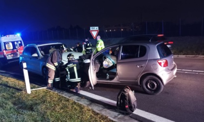 Al volante senza patente provoca un frontale con una Porsche