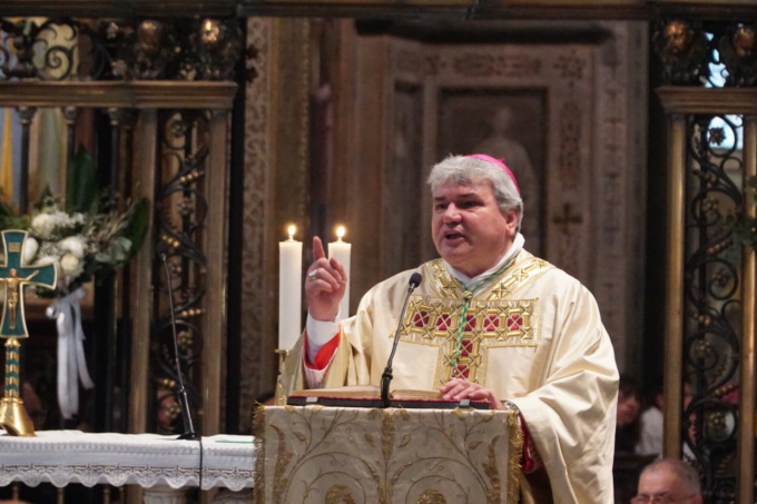 Il vescovo di Cernusco sul Naviglio, monsignor Luca Raimondi ai funerali del Papa