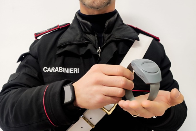 Minacce all’ex moglie: braccialetto elettronico per un 40enne