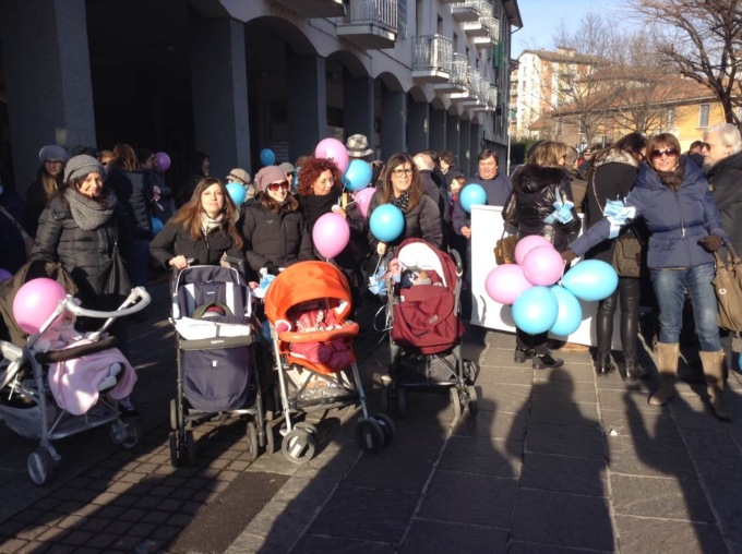 Presidio davanti l’ospedale di Cernusco contro la chiusura della Pediatria