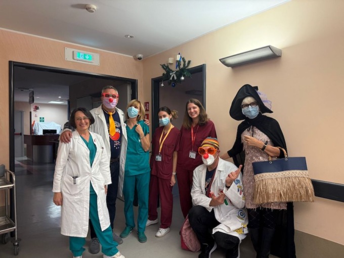 Gli artisti MorgAnna, Pinco e Sbadatino regalano un sorriso ai pazienti oncologici del San Raffaele