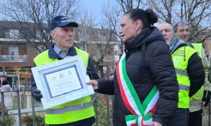 Nonni vigili premiati con la benemerenza di Cassina de' Pecchi