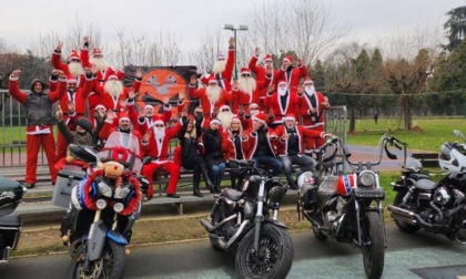 I rombanti Babbi Natale di Basiano in trasferta a Milano