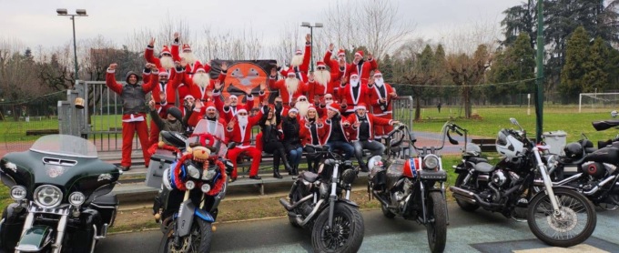 I rombanti Babbi Natale di Basiano in trasferta a Milano