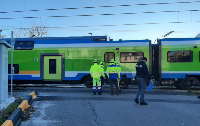 Donna travolta da un treno a Monza: è morta in ospedale