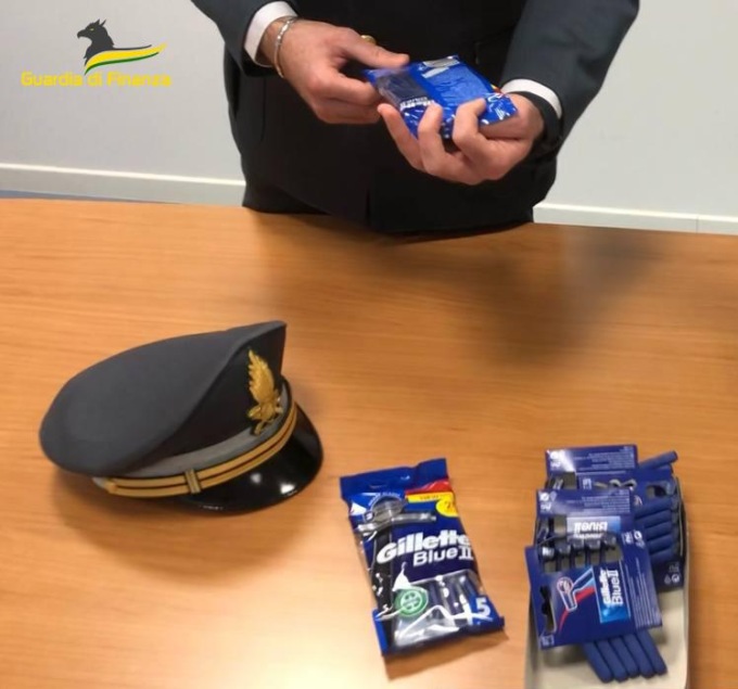 Lamette da barba contraffatte: maxi sequestro di 35mila rasoi “Gillette” falsi