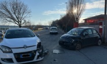 Trezzo, incidente frontale in via Mazzini: due automobilisti in ospedale