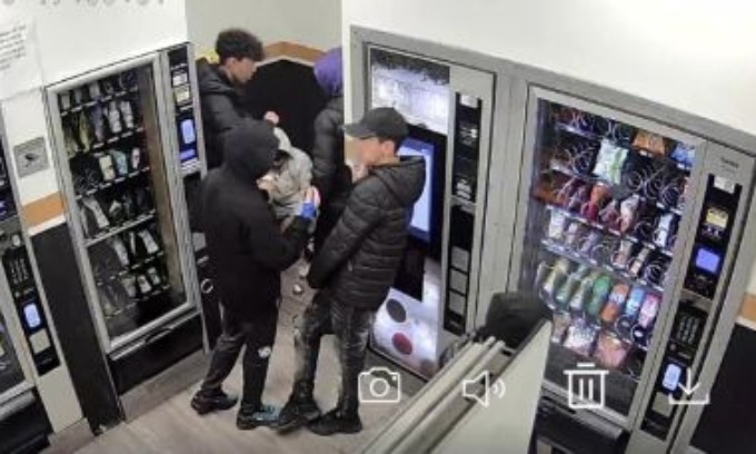 Vandali al punto ristoro di Canonica d’Adda, il titolare pubblica le foto online