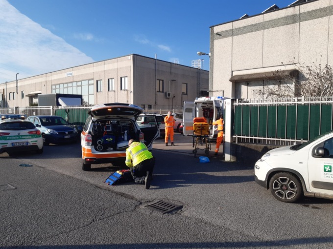 Grave incidente sul lavoro a Masate: braccio amputato in una pressa