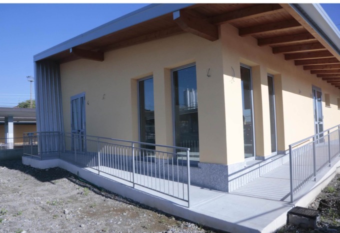 Il bar della stazione di Cassano d’Adda, abbandonato da tempo, ora cerca un gestore