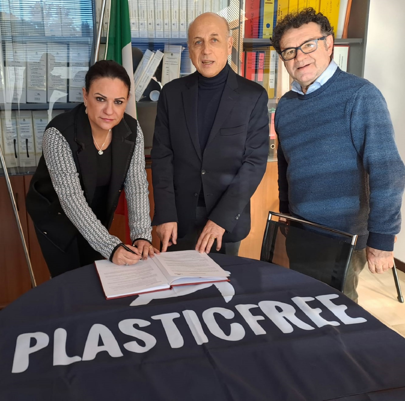 Cassina 1 plastic free