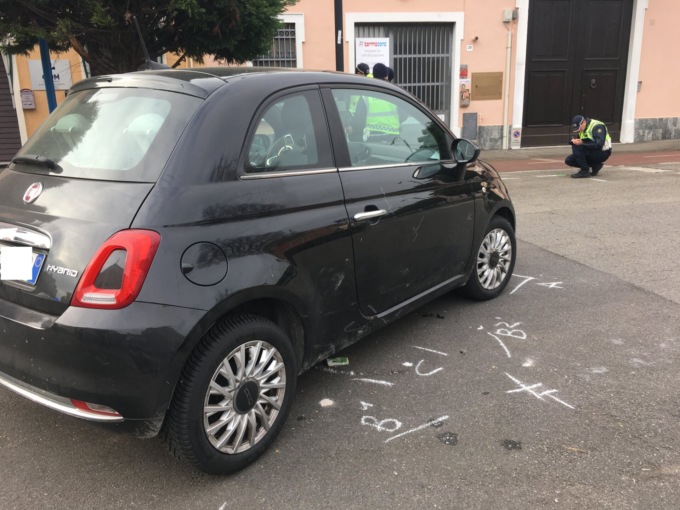 Nonna investita da un’auto, è grave: illesi i nipotini