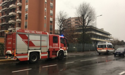 Fuga di gas in un condominio: intervento dei pompieri e del 118