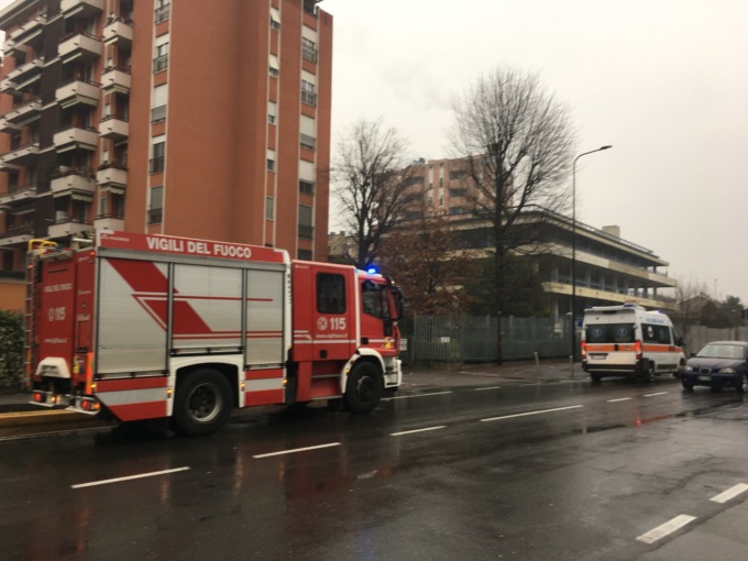 Fuga di gas in un condominio: intervento dei pompieri e del 118