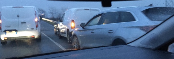 Tamponamento tra quattro auto, traffico in tilt sulla Provinciale 215
