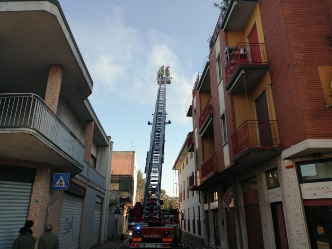 Incendio in una casa a Melzo: intervengono i Vigili del Fuoco