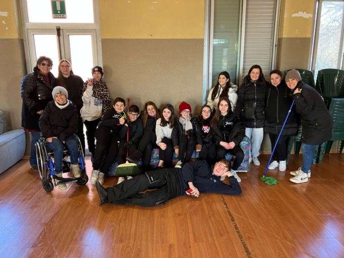 Altro che “bamboccioni”, i ragazzi di Pozzo ripuliscono la loro nuova sede
