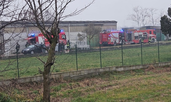 Incendio nella stalla di un’azienda agricola, uomo soccorso in codice rosso