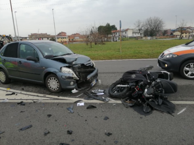 Scontro auto-moto tra Cassina de’ Pecchi e Gorgonzola, interviene l’automedica