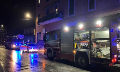 Incendio a Cassano d'Adda evacuata una corte a Groppello