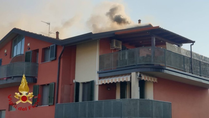 Brembate, incendio in via Tiepolo