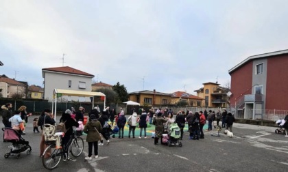 Basta caos a scuola: il parcheggio è diventato uno spazio gioco