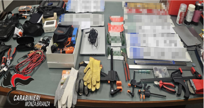Furto e riciclaggio d’auto: due arresti dei Carabinieri